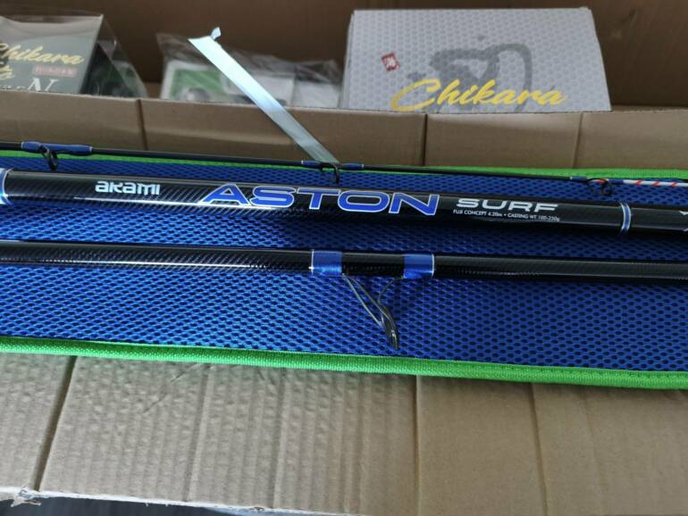 Nouvelle Canne AKAMI Surfcasting “ASTON” en 4m20 de 100 à 250 gr.